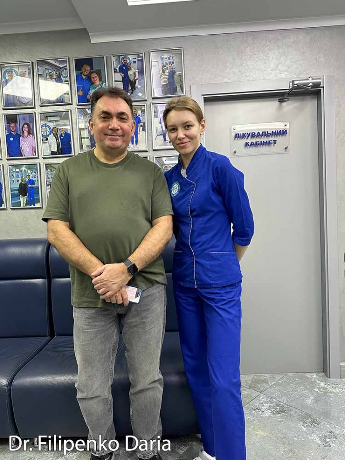 Врач с пациентом Инъекция плазмолифтинг фото Люми-Дент