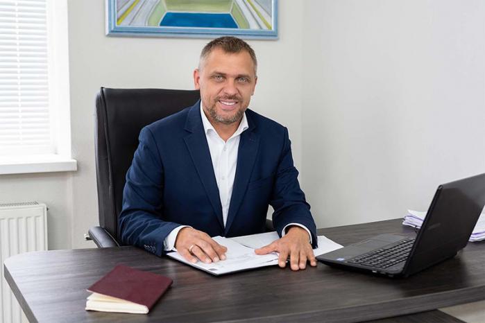 Директор клиники Положий Артур Сергеевич Директор стоматологической клиники Люми-Дент